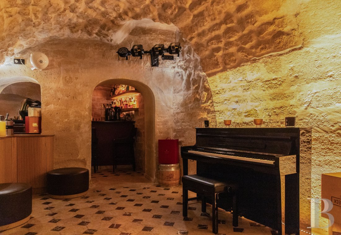 À Paris, dans le Quartier latin,  un ensemble de caves dans un immeuble du 17e siècle aménagées en lieu de réception - photo  n°9